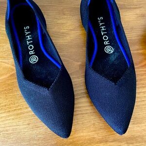 Well taken care of worn Rothy's black point, size 8.5